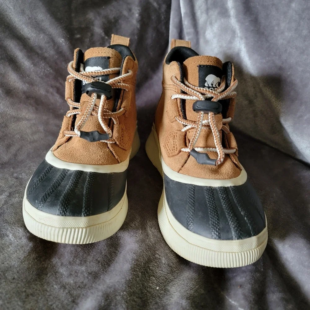 Sorel Out N About Classic Boots Kids Size 3 Tan Black Excellent Waterproof